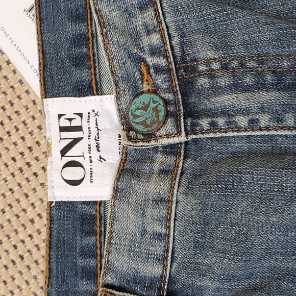 NWT One Teaspoon distressed boyfriend jeans - Picture 4 of 6